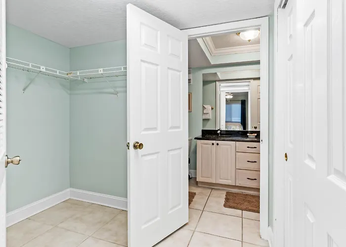 Dollar 403 Apartment